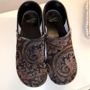 Dansko Women's Paisley Clogs - Black and Brown